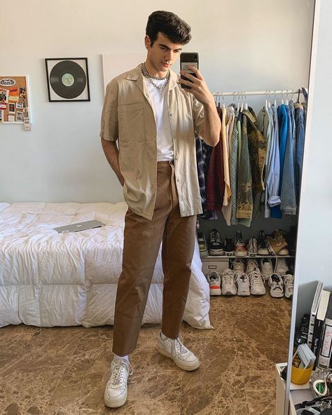 Streetwear High Fashion, Outfit Cowo, Khakis Outfit, Fashion Outfits Men, Shirt Outfit Men, Pants Outfit Men, Soft Boy, Beige Outfit, Queer Fashion