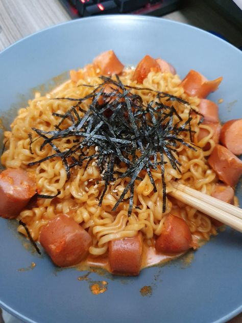 Samyang Spicy Noodles, Cheese Noodles, Spicy Noodles, Cheese Sausage, Milk And Cheese, Homemade Breakfast, Girl Dinner, Dessert Pictures, Dinner Wedding