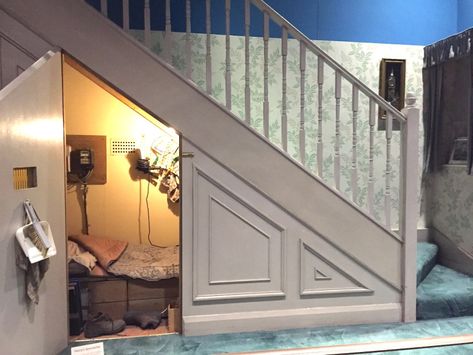 Harry Potter Bedroom Under The Stairs, Harry Potter Cupboard Under The Stairs, Harry Potter Under The Stairs Room, Harry Potter Stairs, Harry Potter Cupboard, Cupboard Under The Stairs, Room Under Stairs, تحت الدرج, Stairs Room