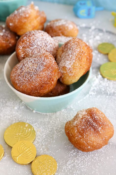 Sufganiot Recipe, Sufganiyot Recipe Easy, Sufganiyot Recipe, Doughnut Cake, Chocolate Filling, Happy Hanukkah, Pretzel Bites, Deep Fried, Hamburger Bun