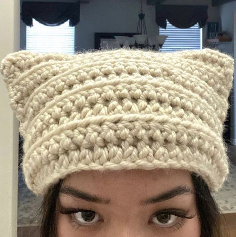 Crochet Cat Beanie, Crochet Tutorial For Beginners, Crochet Beanie Pattern Free, Cap Crochet, Hat Aesthetic, Cat Beanie, Mode Crochet, Common Cold, Learn How To Crochet