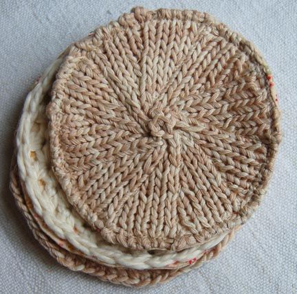 10 Cozy DIY Knitted Coasters Knitted Coasters, Tricotin Long, Knit Coaster, Purl Bee, Knifty Knitter, How To Purl Knit, Yarn Projects, Embroidery Craft, Crochet Coasters