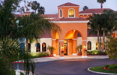 Disneyland is 2.4 km from this Anaheim resort. It features an outdoor heated pool with hot tub, a games room and warm colored rooms with free Wi-Fi. Hotels Near Disneyland, Vero Beach Florida, Vero Beach Fl, Aging In Place, Resort Villa, Good Neighbor, Vero Beach, Best Western, United States Travel