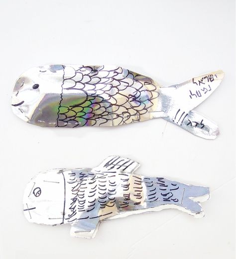 If the kids are making a basket of blessings for Rosh HaShana, show them how to make this Stuffed Fish Craft to add to their apple and honey crafts. They c Honey Crafts, Making A Basket, Rosh Hashana Cards, Rosh Hashana Crafts, Kandinsky For Kids, Paper Plate Fish, Apple And Honey, Stuffed Fish, Fish Card