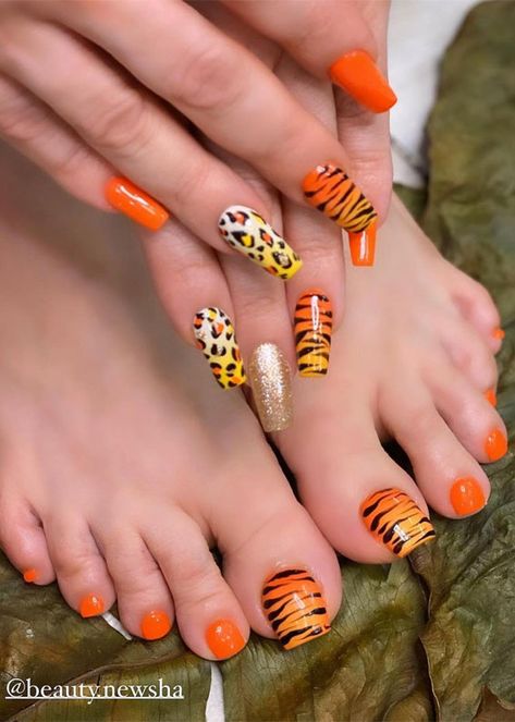 Pedicure Spring, Orange Pedicure, Claw Nails Designs, Orange Toe Nails, Toe Nail Design, Pedicure Art, Fall Pedicure, Easy Toe Nail Designs, Toenail Designs Summer