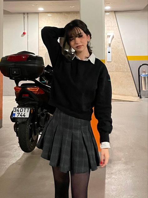 Plate Skirt Outfit, Skater Skirt Outfit Aesthetic, Plated Skirt Outfit, Skirt Outfit Aesthetic, Skater Skirt Outfit, Plated Skirt, Skirt Outfits Aesthetic, Fits Aesthetic, Outfit Aesthetic