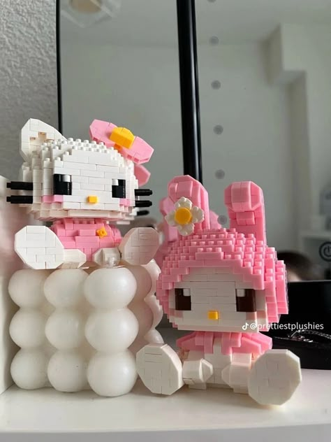 Hello Kitty Lego, Kitty Couple, Car Lego, Lego Character, Lego Figurine, Taekwondo Wallpaper, Paznokcie Hello Kitty, Kitty House, Kitty Background