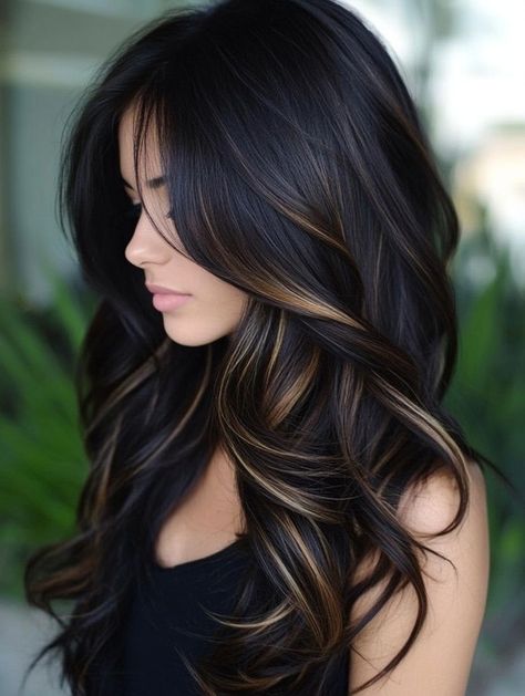 Baby Caramel Highlights, Hair Inspo Color Black, Streaks In Hair, Lowlights Hair Color, Lowlights Hair, Rambut Brunette, Brunette Hair With Highlights, Dark Hair With Highlights, Long Hair Color