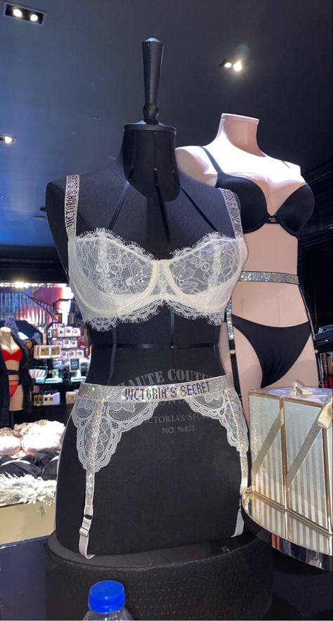 Victoria Secret Lenceria, Neat Casual Outfits, Victoria Secret Lingerie, Victoria Secret Outfits, Cute Lingerie, Lingerie Outfits, Pretty Lingerie, Bras And Panties, Arab Fashion