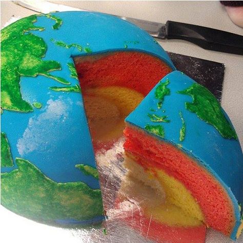 Diy Rice Krispies, Rice Krispies Cake, Edible Water Bottle, Rice Krispie Cakes, Kitchen Science Experiments, Earth Cake, Planet Cake, Earth Layers, Succulent Cake