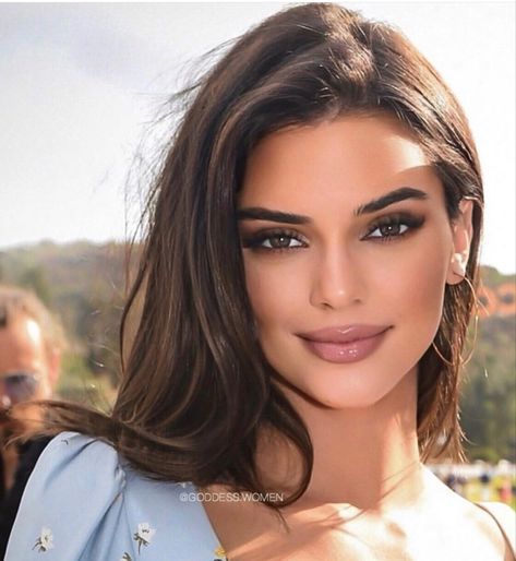 Getextureerde Bob, Kendall Jenner Makeup, Natural Makeup For Brown Eyes, Jenner Makeup, Makeup Eye Looks, Makeup Looks For Brown Eyes, Natural Makeup Looks, Wedding Hair And Makeup, 가을 패션