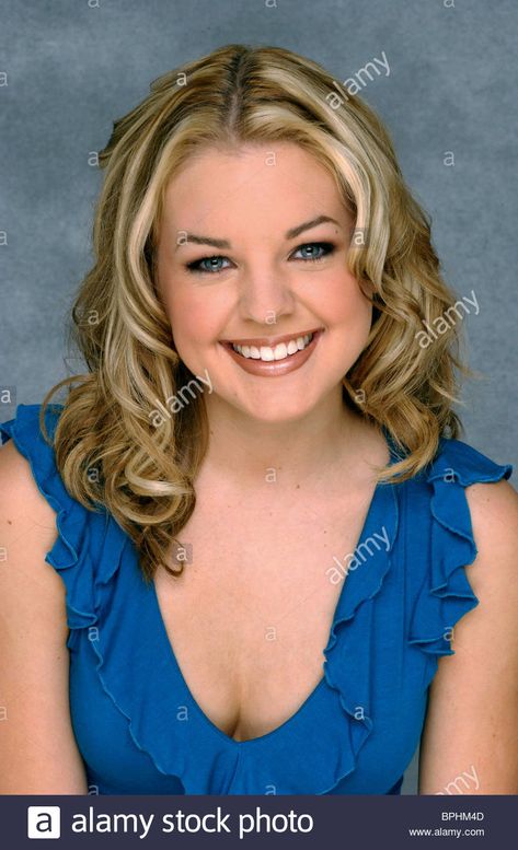 Storm Images, Storm Pictures, Kirsten Storms, 2000s Girl, Soap Opera Stars, Elizabeth Montgomery, Soap Stars, Hollywood Actress, Hilary Duff