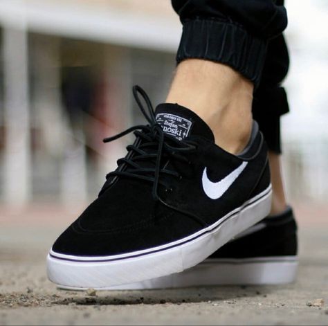 Stefan Janoski Nike, Nike Skate Shoes, Cute Shoes Boots, Nike Stefan Janoski, Cute Vans, Nike Sb Stefan Janoski, White Nike Shoes, Stefan Janoski, Shoes Outfit Fashion