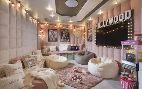 Create your dream hangout room with these 15 aesthetic teen hangout room decor ideas. Cozy textiles, vibrant colors & functional furniture. Hang Out Room Decor, Girls Lounge Room Ideas, Cool Hang Out Room, Bean Bag Room Aesthetic, Small Teen Hangout Room Ideas, Teen Den Ideas, Teen Hang Out Rooms, Teen Girl Hangout Room, Teenage Basement Hangout