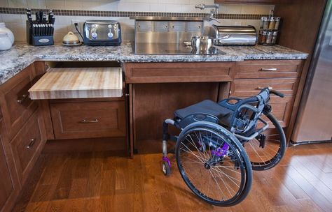 Accessible Kitchen. >>> See it. Believe it. Do it. Watch thousands of spinal cord injury videos at SPINALpedia.com Kitchen Renovation Ideas, Accessible House, Accessible Kitchen, Wheelchair Friendly, Independent Living, Wheelchair Accessible, Renovation Ideas, Easy Home Decor, Ideas Photo