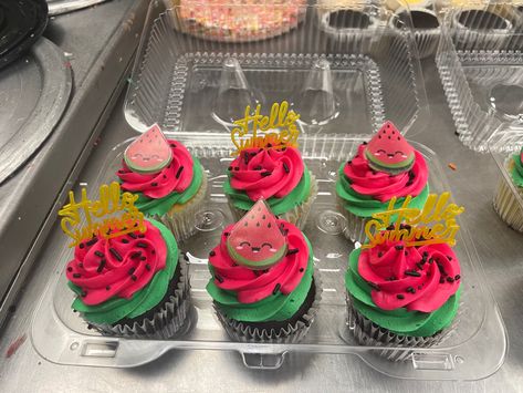 Cupcake design idea✨ Watermelon Cupcakes Ideas, Summer Cupcakes Decoration, Summer Cupcakes Ideas, 4h Fair, Cuppy Cake, Message Cookies, Watermelon Cupcakes, Frosting Ideas, Summer Cupcakes