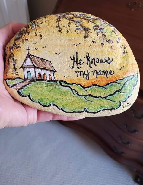 Scripture Rock Painting, Scripture Rocks, Door Leaners, Prayer Rocks, A Blessed Sunday, Art Competition Ideas, Jesus Crafts, Have A Blessed Sunday, Rock Quotes