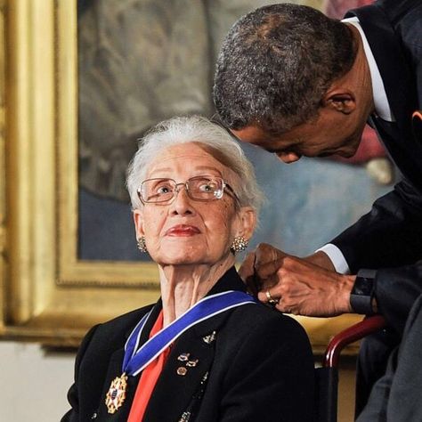 66.1k Likes, 434 Comments - Queen Latifah (@queenlatifah) on Instagram: “Legendary NASA mathematician #KatherineJohnson will continue to inspire generations of young women…” Black Mathematicians, John Glenn, Katherine Johnson, Hidden Figures, First Ladies, Black Presidents, African American Women, African American History, Michelle Obama