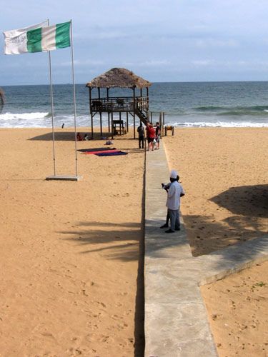 Stopping to Chat at the Beach, Lagos, Nigeria Lagos Nigeria Photography, Lagos Nigeria Aesthetic, Nigeria Beach, Yoruba Design, Nigerian Aesthetic, Naija Babe, Africa Beach, Nigeria Travel, Just Do It Wallpapers