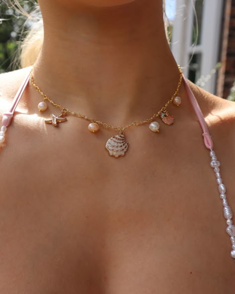 Clementine 🐚🤍 Link in bio 😚 Seashells Jewelry, Seashell Jewellery, Water Necklace, Jewellery Stack, Xoxo Jewelry, Shell Jewellery, Beach Jewellery, Baby Pink Aesthetic, Beach Necklace