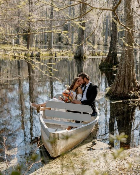 The notebook photoshoot inspiration of your dreams✨ swipe for the sweetest film inspired edit>>> Workshop: @oursacredvows Shoot concepts: @jaromandshanessa Models: @lashie_ Florist: @thistleandlaceflorals Floral ribbon: @tinted.studio Dress and veil: @rawgoldenrentals —— #socalweddingphotographer #charlestonweddingphotographer #cypressgardenswedding #cypressgardens #thenotebook #canoewedding #californiaweddingphotographer #destinationweddingphotographer The Notebook Inspired Photoshoot, Notebook Photoshoot, Canoe Wedding, Best Notebook, Couples Pics, Cypress Gardens, Charleston Wedding Photographer, Floral Ribbon, Cool Notebooks