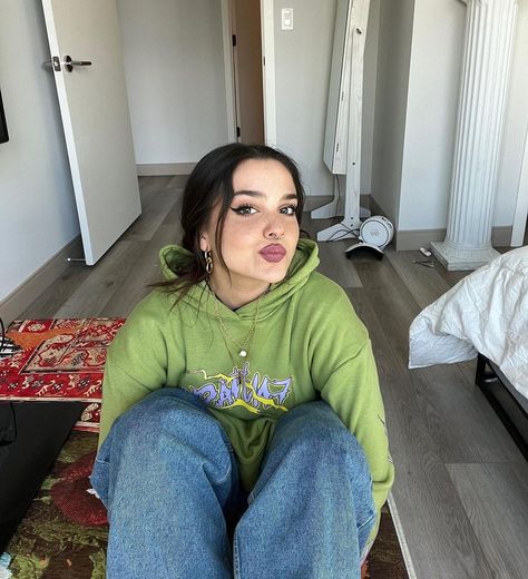 Carly Gibert, 3391 Km, Velma Costume, Maggie Lindemann, Wattpad, Mirror Selfie, Quick Saves, Clothes