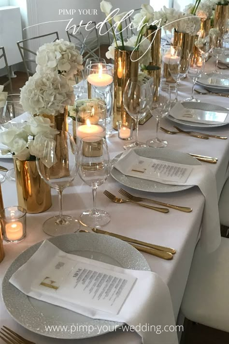 Gold And White Dinner Party, Romantic Dinner Party Decor, Formal Dinner Decor, Table Decorations Gold, Gold Dinner Party, Table Decorations Christmas, Sweet Table Wedding, Gold Table Setting, Christmas Table Ideas