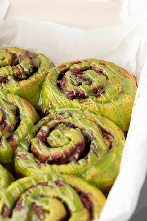 Matcha Raspberry, Raspberry Rolls, Chocolate Orange Cookies, Sweet Matcha, Pecan Cinnamon Rolls, Matcha Recipe, Lemon Glaze, Raspberry Filling, Food Stories