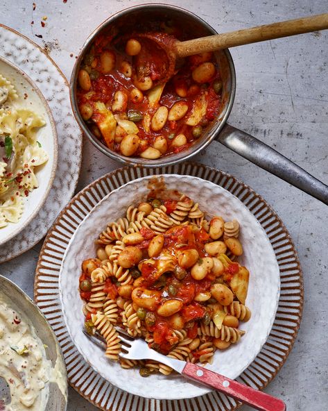 Butterbean, Artichoke & Caper 5 Min Pasta Sauce - Avant-Garde Vegan Butterbean Recipes, Gaz Oakley, Mains Recipes, Butter Beans Recipe, Vegetarian Pasta Dishes, Canned Butter, Cooked Pasta, Vegetarian Pasta, Savory Vegan