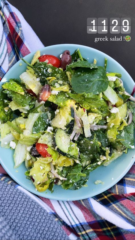 Salad Pictures Instagram, Lunch Time Instagram Story, Salad Aesthetic Instagram, Lunch Aesthetic Instagram, Salad Instagram Story, Instagram Story Morning, Healthy Greek Salad, Lunch Aesthetic, Fashion Edgy