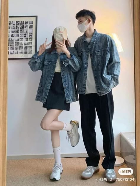 Couple Twinning Outfits, Couple Clothes Matching Outfits, Matching Outfits For Couples Casual, Prenuptial Photoshoot, Demin Jacket, Japan Outfit, Desi Fashion Casual, Twin Outfits, Cute Couple Outfits