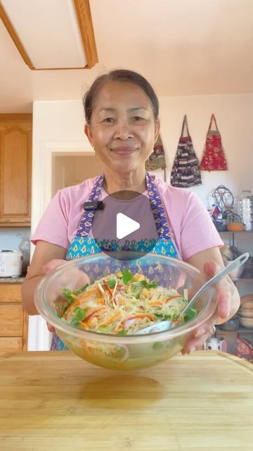 Sovanna Chan on Instagram: "Vermicelli Noodle Salad 
របៀបញាំមមីសួរ 

Ingredients:
3 pieces vermicelli (soak).
1/4 cup dried shrimp ( soak).
24 peeled shrimps .
1/3 cup shredded carrot.
7 green onion ( white part only).
A little of red chili julienne.
2 shallots.
1 small cucumber.
Some cilantro.

Ingredients for salad dressing:
5 cloves garlic.
2 tbsp sugar.
1/2 tsp msg ( optional).
5 tbsp vinegar or lime juice.
4 tbsp fish sauce.
1/4 cup roasted peanut.
Mix to combine taste and adjust to your liking.#homecooking #homemade #vermicelli 
#recipes" Thai Vermicelli Salad, Vietnamese Noodles Recipes, Thai Glass Noodle Salad, Asian Salads, Vietnamese Salad, Vietnamese Noodle Salad, Vermicelli Salad, Thai Noodle Salad, Glass Noodle Salad