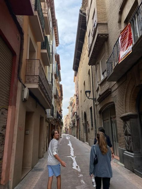 High School Study Abroad Program in Spain | SYA Spain Study Abroad Spain, High School Study, Spanish Curriculum, Semester Abroad, Visual And Performing Arts, Founders Day, School Campus, School Study, School Calendar