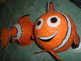 Paper Mache Balloon Fish Paper Mache Costume, Paper Mache Balloon, Balloon Fish, Diy Halloween Gifts, Paper Mache Ideas, Making Paper Mache, Paper Mache Letters, Fishing Birthday Party, Paper Mache Animals