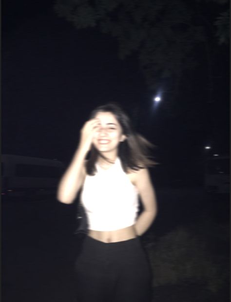 Blur Girl Aesthetic, Blur Photography Aesthetic, Motion Blur Aesthetic, Photography Motion Blur, Night Girl, Photography Motion, Dark Girl, Blur Photography, Women Photography