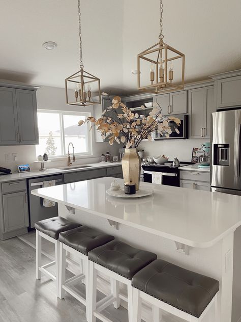 White And Grey Kitchen With Gold Accents, Black White And Gold Kitchen Decor Ideas, Gray And Gold Kitchen Cabinets, White And Grey Kitchen Aesthetic, White Gray Gold Kitchen, Black White Grey Gold Kitchen, Gray Kitchen Ideas Decor, Grey Black And Gold Kitchen, Gold And Gray Kitchen