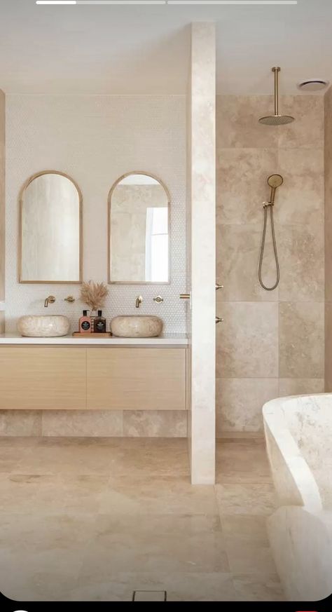 Modern Travertine Bathroom, Organic Bathroom Design, Modern Organic Bathroom, Travertine Tile Bathroom, Drømme Bad, Timeless Bathroom Design, Organic Bathroom, Travertine Bathroom, Mediterranean Bathroom