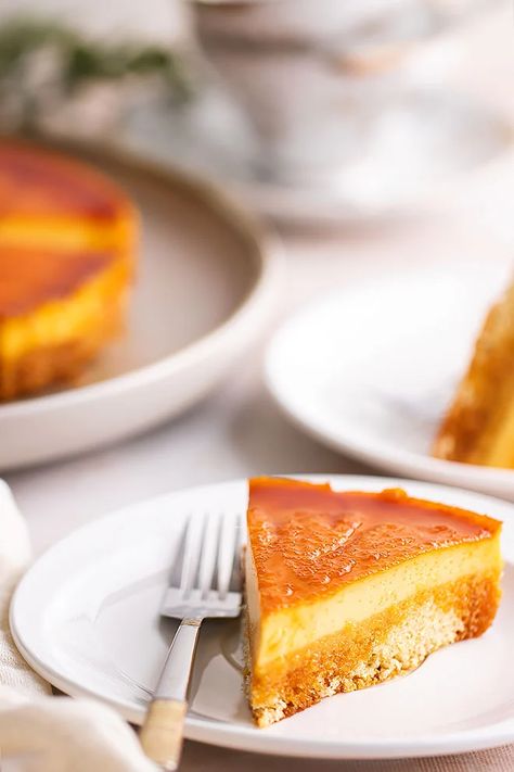 Vanilla Flan Cake (Easy Classic Recipe) - Munaty Cooking Vanilla Flan Cake Recipe, Impossible Cake, Vanilla Flan, Flan Cake, Vanilla Sponge Cake, Flan Recipe, Homemade Caramel Sauce, Rich Desserts, Cake Easy