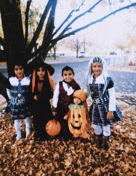 2000 Halloween Aesthetic, Halloween 2000s, Childhood Halloween, 2000s Halloween, Kids Falling, School Halloween Party, 2000s Nostalgia, Prayers For Children, 2000s Aesthetic