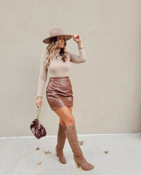 Crop Top Ideas, Western Dresses For Women, Leather Skirt Outfit, Thanksgiving Outfit Women, Stylish Crop Top, Skirt Outfits Fall, Looks Country, The Ray, Stylish Fall Outfits