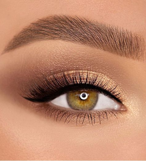 39. Bronze Gold Tone Makeup Look Looking for the best eyeshadow eye makeup trends 2021. Whether smokey, Euphoria or soft glam eye makeup looks... Make Up Looks Gold, Makeup Looks Gold Eyes, Natural Gold Eyeshadow Looks, Golden Eye Makeup Wedding, Gold Makeup Looks For Wedding, Gold Eye Shadow Makeup, Evening Make Up For Green Eyes, Gold Makeup For Green Eyes, Golden Look Make Up