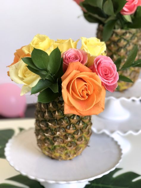 Moana Party Ideas, Moana Birthday Party Theme, Pineapple Birthday Party, Hawaiian Baby Showers, Moana Themed Party, Luau Baby Showers, Tropical Birthday Party, Pineapple Birthday, Pineapple Party