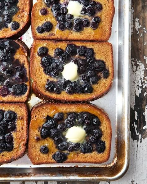 Baked Blueberry French Toast! #SweetPaul Blueberry French Toast, What's For Breakfast, French Toast Recipe, Bagels, Clean Eating Snacks, Yummy Breakfast, Brunch Recipes, Blueberries, Breakfast Brunch