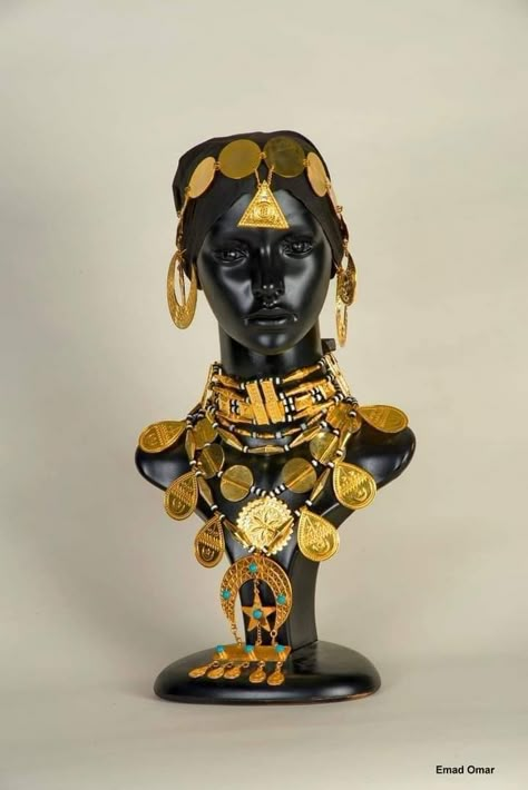 Ancient African Jewelry, Nubian Jewelry, Sudan Art Culture, Nubian Culture, African Gold Jewelry, Nubian Art, Egyptian Accessories, African Aesthetic, Vintage Egypt