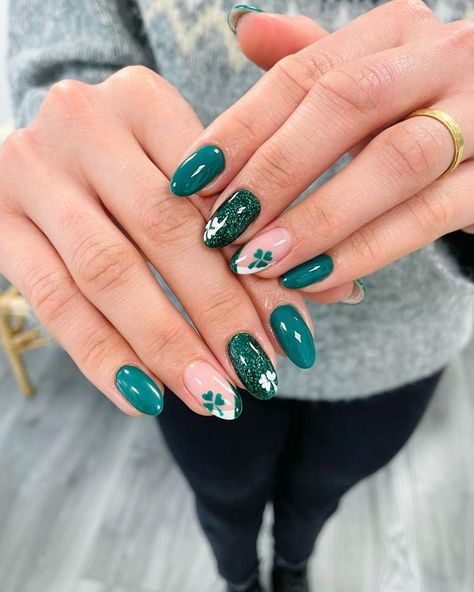 St Patricks Day Nails Simple Almond, Subtle St Patricks Day Nails, St Patrick’s Nails, St Pats Nails, Saint Patrick’s Day Nails, Cute St Patricks Day Nails, St Patricks Nails, Irish Nail Designs, St Patricks Nail Designs