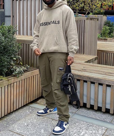 Mens Olive Cargo Pants Outfit, Tan Hoodie Outfit Men, Brown Cargo Pants Outfit Men, Green Cargo Pants Outfit Men, Olive Cargo Pants Outfit, Tan Cargo Pants Outfit, Airport Outfit Men, Tan Pants Outfit, Olive Green Pants Outfit