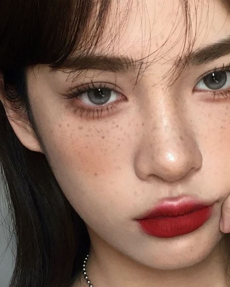 Red Lips Eye Makeup, Blush And Freckles Makeup, Asian Freckles Makeup, Asian Makeup On Western Eyes, Asian Fishing Makeup Example, Natural Red Lip Makeup, Half Asian Makeup, Douyin Makeup On Western Features, Asian Grunge Makeup