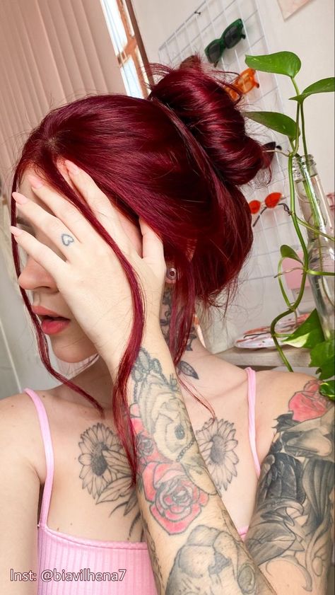 Pelo Color Vino, Wine Hair Color, Red Hair Looks, Red Hair Inspiration, Wine Red Hair, Red Hair Inspo, Wine Hair, Cherry Hair, Ginger Hair Color