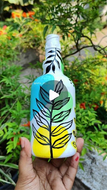 Marker Black, Canvas Art Painting Acrylic, Painted Glass Bottles, Acrylic Colours, Paint Marker, Bottle Painting, Art Painting Acrylic, Cute Diys, Bottle Art