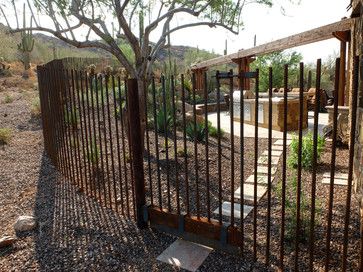 Rebar Fences Design Ideas, Pictures, Remodel and Decor Rebar Fence, Fences Design, Fence Headboard, Japanese Fence, Gabion Fence, Easy Fence, Fence Plants, Small Fence, Rustic Fence